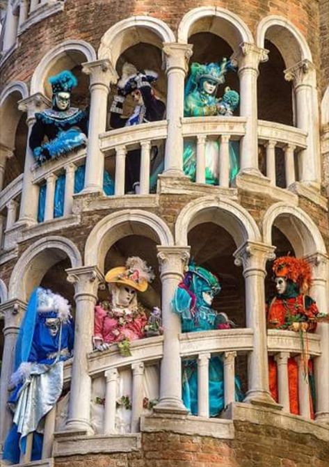 Carnival in Venice. Italy. / Jim Zuckerman Photography Venice Carnivale, Venice Carnival Costumes, Costume Carnaval, Venice Mask, Venetian Carnival Masks, Carnival Of Venice, Venice Carnival, Festivals Around The World, Masquerade Costumes