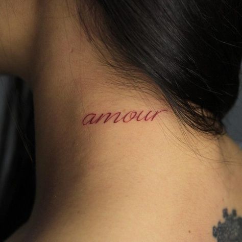 Beautiful Spine Tattoos, Amor Tattoo, Spine Tattoo Ideas, Describe Her, Cute Hand Tattoos, Neck Tattoos Women, Writing Tattoos, Tattoos For Black Skin, Red Ink Tattoos