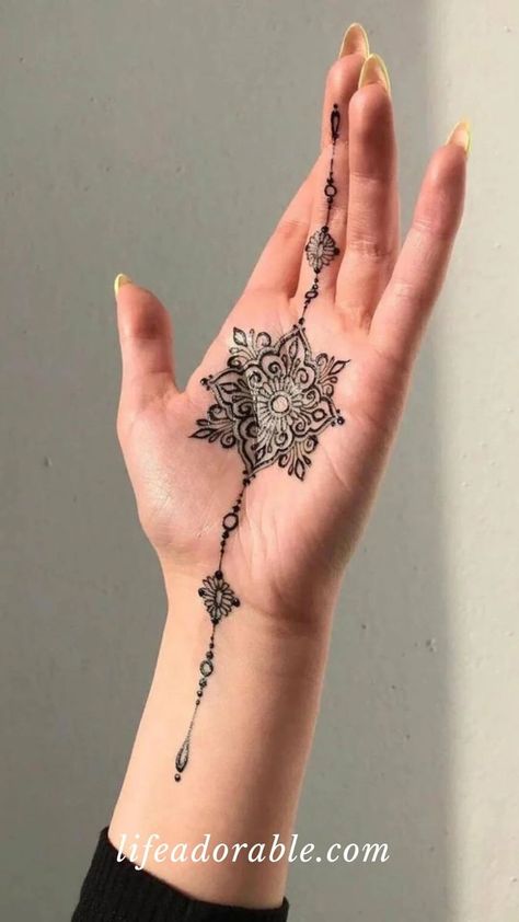 henna tattoo designs henna tattoo ideen henna tattoo design henna tattoos designs henna tattoo hand henna tattoo workshops tattoo ideas Small Henna Designs, Cute Henna Designs, Jagua Henna, Henna Style Tattoos, Red Henna, Henna Designs Wrist, Henna Inspired Tattoos, Finger Henna Designs, Henna Tattoo Hand