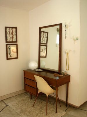 Vanity Interior Design, Ski Bedroom, Vanity Table Ideas, Mid Century Dressing Table, Retro Desk, Bedroom Vanity, Plywood Furniture, Apartment Inspiration, A Mirror