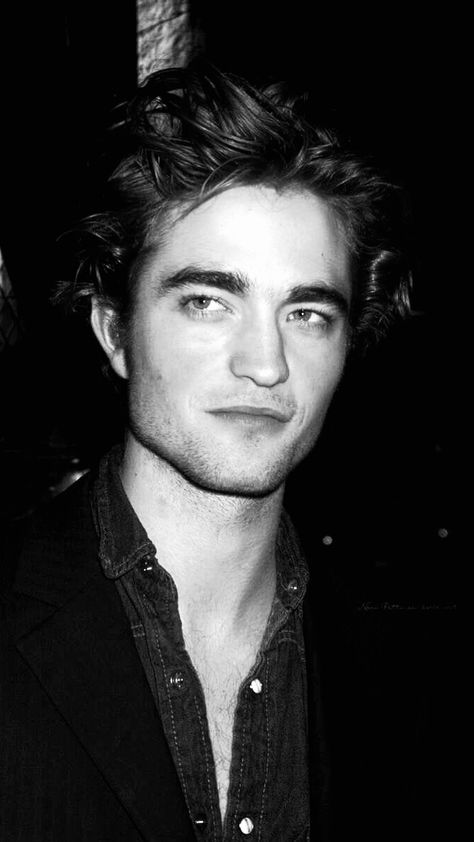 Robert Pattinson Wallpaper Aesthetic, Robert Pattinson Aesthetic Icons, Robert Pattinson In Twilight, Edward From Twilight, Robert Pattinson Modeling, Robert Pattinson Black And White, Edward Cullen Black And White, Robert Patterson, Edward Cullen Honeymoon