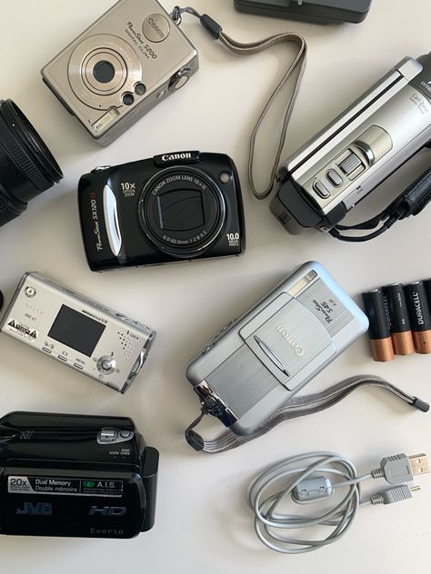 2000s digital cameras Collections Aesthetic, Vintage Digital Camera, My Inner Child, Camera Collection, Cute Camera, Canon Digital Camera, Retro Gadgets, Digital Video Camera, Travel Camera