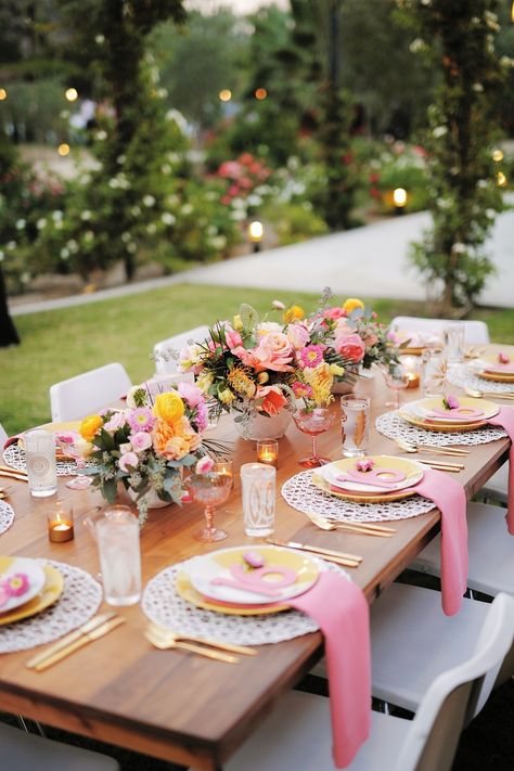 Are you ready for one of the most trendy & colorful weddings? using a color palette inspired by bright citrus fruits and plenty of patterns, succulents Spring Wedding Centerpieces, Dinner Party Table Settings, Intimate Wedding Reception, Outdoor Dinner Parties, Tafel Decor, Dinner Party Table, Party Table Settings, Outdoor Dinner, Birthday Brunch