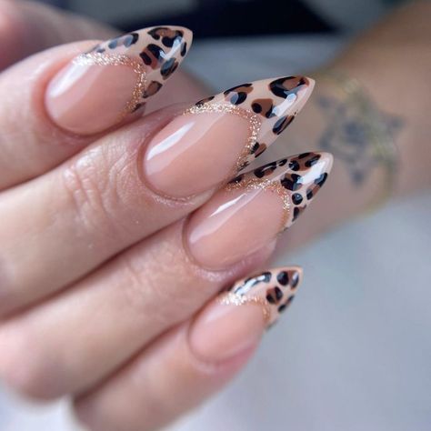 Fall Leopard Nails 2024: 25 Ideas, Designs, and Acrylic Trends Chrome Leopard Nails, Leopard Acrylics, White Leopard Nails, Fall Leopard Nails, Short Square Nail, Fall Acrylic, Nail Types, Leopard Print Nails, Short Square Nails