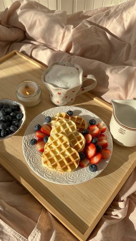 Romantic Breakfast, Healthy Food Motivation, Sweet Breakfast, Food Obsession, Cafe Food, Pretty Food, Food Cravings, Cute Food, Blueberries