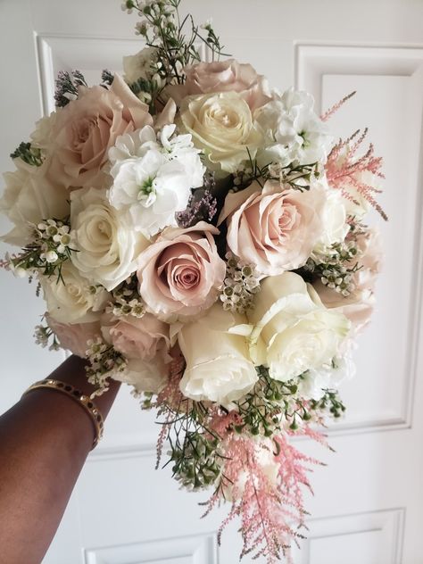 Blush Pink And Ivory Bouquet, Pink And Champagne Bouquet, Blush Pink And Cream Bridal Bouquet, Pink Cascade Wedding Bouquet, Champagne Pink Bouquet, Bride Bouquets Rose Gold, Dusty Pink Bride Bouquet, Pink And Gold Wedding Flowers, Rose Gold Wedding Flowers Blush Pink