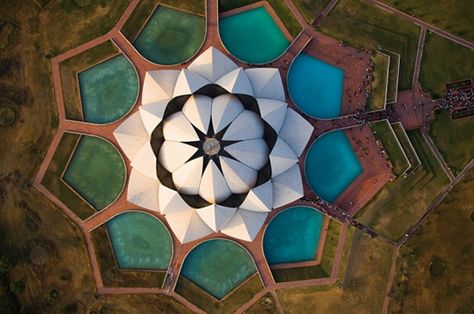 Aerial View of Lotus Temple | Photo by: Nicolas Chorier Mandala Architecture Building, Biomimicry Examples, Biomimicry Architecture, Man Vs Nature, Lotus Temple, India Architecture, Genius Loci, Sacred Architecture, Temple Architecture