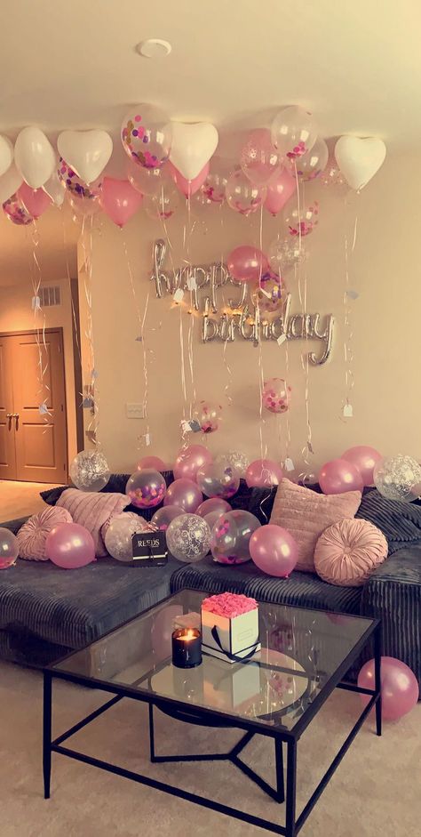 Feliz Día Rosario Pink Balloon Decorations Simple, Birthday Balloon Room Surprise, Pink And White Balloons Birthday, Birthday Living Room Surprise, Pink And White Birthday Decor Simple, Living Room Bday Decor, Pink Bday Balloons, Pink Surprise Party, 13th Birthday Room Surprise