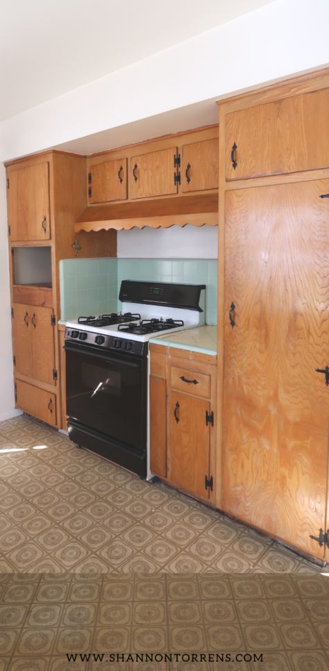 1950's Fixer Upper Home Tour - Renovations - Click to see More Before and After on the Blog 1950s Remodel Interior Design, Kitchen Ideas Bungalow, 1950 Home Remodel Before After, 1940s Cottage Remodel, 1950s Renovation House, 50s Inspired Kitchen, 1940 Home Remodel, 1950s House Renovation Exterior, 50s House Renovation