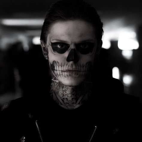 ⛧ tate langdon (evan peters) american horror story icon ⛧ Evan Peters Icons, American Horror Story Costumes, Tate Ahs, American Horror Story Characters, Ahs Characters, Evan Peters American Horror Story, Tate And Violet, American Horror Story 3, Tate Langdon