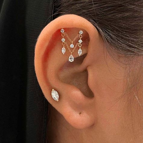 Maria Tash (@mariatash) • Instagram photos and videos Ear Chandelier Piercing, Hanging Piercings Ear, Hanging Ear Piercing, Maria Tash Piercing, Hanging Helix Piercing, Chandelier Piercing, Tash Piercing, Hide Piercings, Piercing Placement