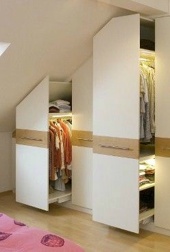 Dressing sous pente. #dressing #astuce #conseil  http://www.m-habitat.fr/par-pieces/cave-et-combles/un-dressing-sous-les-combles-2675_A تحت الدرج, Attic Wardrobe, Attic Closet, Loft Storage, Attic Bathroom, Attic Bedrooms, Attic Renovation, Attic Spaces, Fitted Wardrobes