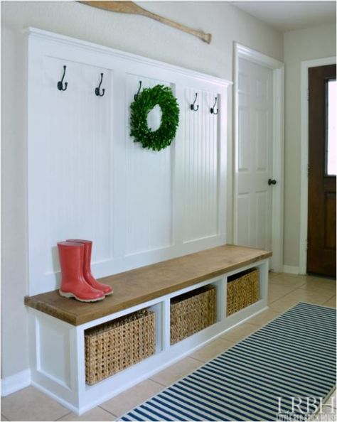 Built-In Benches in an Entry Rustic Mudroom, Mudroom Cubbies, Vstupná Hala, Mudroom Entryway, Rustic Entryway, Mud Room Storage, Entryway Mudroom, Diy Entryway, Basement Apartment