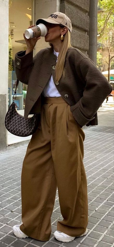 Effortless Chic: Master Summer Styles & Casual Outfits for Women Trendy Jackets 2023, Streetstyle Fashion 2023, Scandinavian Style Women, Ganni Street Style 2023, Streetstyle Fall 2023, Women Winter Outfits 2023, Italian Street Style Winter, Scandinavian Street Style 2023, Street Style Copenhagen 2023