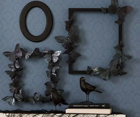 Classy Halloween Decor, Halloween Decor Diy, Classy Halloween, Diy Halloween Decor, Elegant Halloween, Chic Halloween, Halloween Tattoo, Goth Home, Goth Home Decor