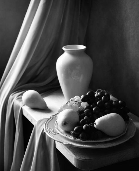 Black And White Still Life Photography, Still Life Fabric, White Still Life Photography, Black And White Still Life, White Still Life, Still Life Fruit, Life Lesson, Reference Poses, 7th Grade