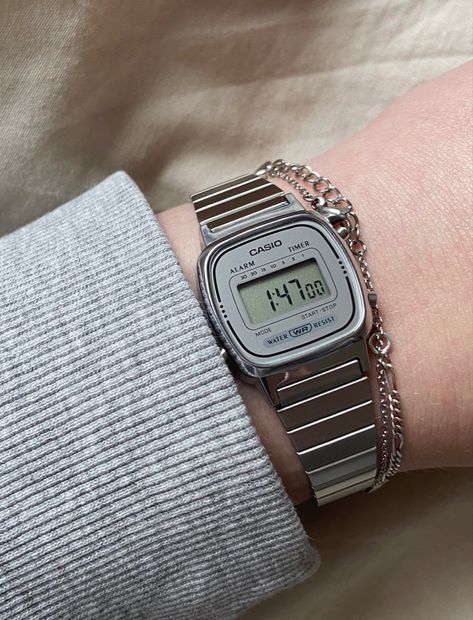 Womens Watches Minimalist, Casio Vintage Watch Woman, Casio Watch Aesthetic, Vintage Casio Watch, Trendy Watches Women, Vintage Saat, Digital Watches Women, Aesthetic Watch, Casio Watch Women