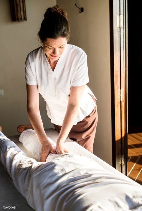 Female massage therapist giving a massage at a spa | premium image by rawpixel.com / Jira Spa Photoshoot, Therapist Outfit, Spa Lifestyle, Massage Images, Body Massage Spa, Massage Pictures, Mobile Massage, Reflexology Massage, Getting A Massage