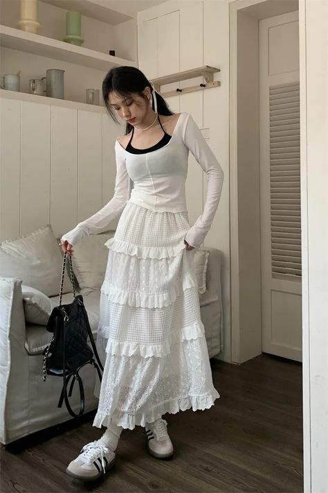 Maxi Long Skirt, How To Style A Long White Skirt, Ruffle Maxi Skirt Outfit, White Boho Skirt Outfit, Outfit With Long Skirt, Maxi Skirt Outfit Aesthetic, Txt Outfits, Layered Skirt Outfit, Long Skirt Outfits Aesthetic