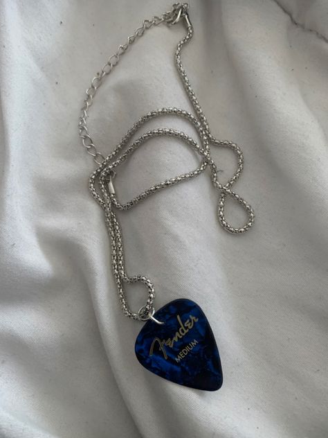 Diy Guitar Accessories, Pick For Guitar, Guitar Pick Necklace Diy, Guitar Pick Necklace Aesthetic, Pick Guitar, Pick Necklace, Guitar Pick Necklace, Electric Guitar Design, Guitar Obsession