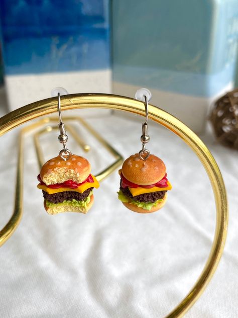 Minimalist Hamburger Earrings Fun Cute Polymer Clay Food - Etsy Clay Food Ideas, Weird Earrings Aesthetic, Fun Earrings Unique, Polymer Clay Food Earrings, Mini Food Earrings, Silly Earrings, Crazy Earrings, Weird Earrings, Polymer Clay Food