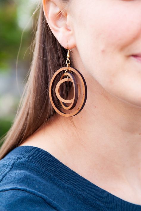 Cricut Wood Jewelry, Laser Cut Wood Earrings Patterns, Wood Turned Earrings, Wooden Earing Ideas, Laser Earrings Design, Wooden Earrings Laser Cut, Wooden Jewelry Handmade, Lasercut Design Ideas, Diy Wood Earrings