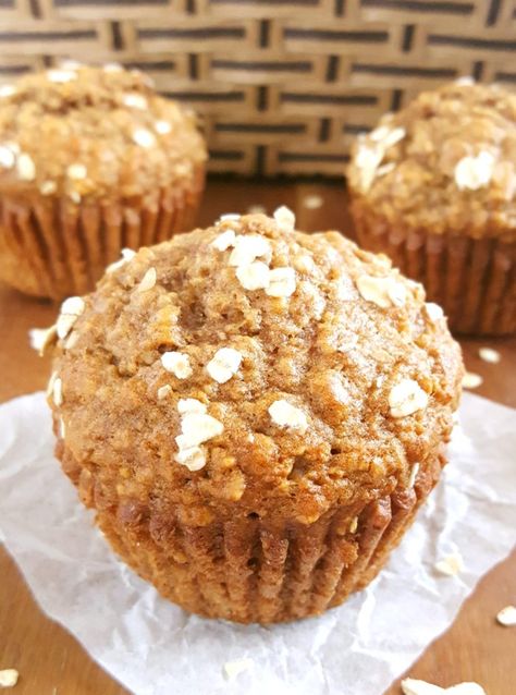 Healthy Oatmeal Applesauce Muffins {Sugar Free} - Beat Bake Eat Oatmeal Applesauce Muffins, Low Calorie Muffins, Wheat Muffins, Sugar Free Muffins, Apple Oatmeal Muffins, Whole Wheat Muffins, Applesauce Muffins, Sugar Free Baking, Healthy Breakfast Muffins