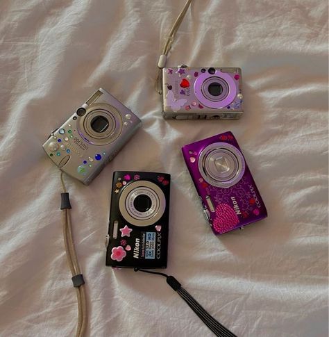 Summer Crafts, Summer Bucket Lists, Seni Vintage, Cute Camera, Summer Scrapbook, Foto Ideas Instagram, Summer Bucket, Olivia Rodrigo, Cute Crafts