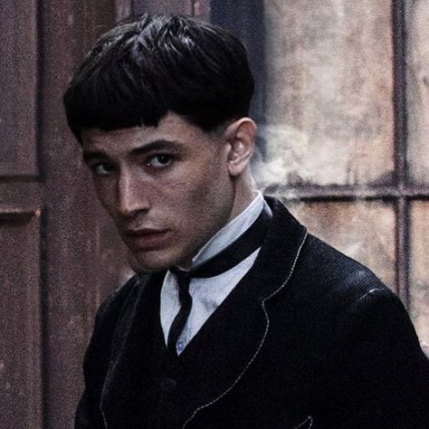 Ezra Miller Fantastic Beasts, Credence Fantastic Beasts, Fantastic Beasts Hogwarts, Fantastic Beasts Characters, Alison Sudol, Fantastic Beasts 2, Credence Barebone, The Flying Nun, Ezra Miller