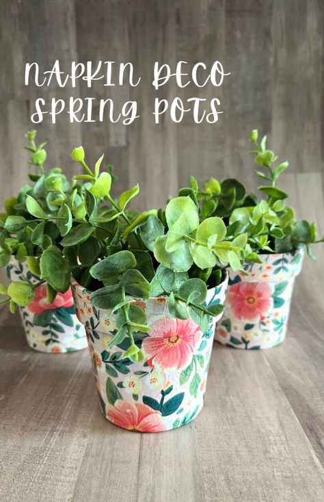 Napkin Decoupage Flower Pot, Mod Podge Vase Ideas, Mod Podge Flower Pot, Decoupage Plastic Plant Pots, Modge Podge Flower Pot, Napkin Decoupage Vases, Plastic Flower Pots Diy Ideas, Decoupage Plant Pots, Napkin Mod Podge Ideas