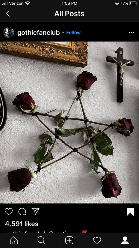 Dark Academia Rose, Gothic Decor Bedroom, Whats Wallpaper, Gothic Room, Gothic Bedroom, Dark Home Decor, Dekor Diy, Cross Wall, Goth Home