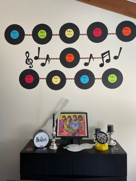 Music Class Decorations, Music Class Decorations Ideas, Classroom Decor Music, Talent Show Decorations, Art And Music Classroom Decor, Music Class Door Decor, Beatles Birthday Party, Music Classroom Bulletin Boards, Stall Decorations