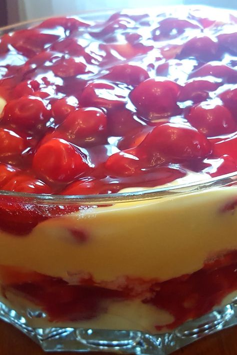 Cherry Trifle Cherry Trifle Bowl, Cherry Trifle Recipes, Cherry Trifle Desserts, Angel Food Trifle, Angel Food Cake Trifle, Cherry Trifle, Easy Trifle, Cake Trifle, Homemade Brunch