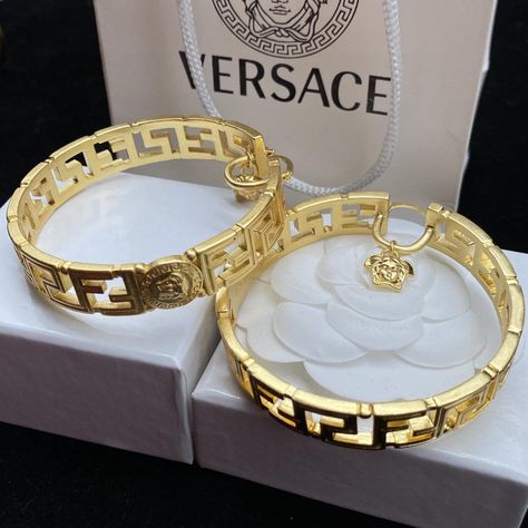 Big Wedding Rings, Gifts For Hubby, Clear Makeup Bags, Diamond Pendants Designs, Expensive Jewelry Luxury, Versace Jewelry, Mens Gold Jewelry, Casual Jewelry, Dope Jewelry