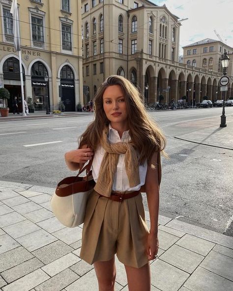 Livia Auer on Instagram: "Back in Munich, back to beige ✨ @zalando Werbung" Rich Girl Outfits, Soft Feminine Outfits, Dinner Outfit Casual, Old Money Outfits, Latina Outfits, Dream Summer, Downtown Outfits, Nashville Outfits, Preppy Chic