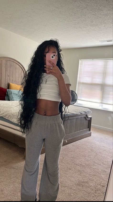 Sweats With Crop Top Outfit, Comfy Fits Black Women, Calm School Outfits, Grey Sweatpants Outfit Black Women, Chill But Cute Outfits, Chill Fits Black Women, Black Mom Outfits, Home Comfy Outfit, Calm Luh Fit