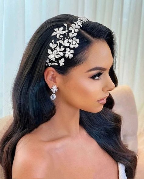 How beautiful is this soft and sophisticated floral headpiece by Bridal Styles Boutique. Delicate and versatile...looks stunning worn in the back around a bun or in the front as a headband. Which look do you prefer? Delicate floral headpiece and earrings by Bridal Styles Boutique, Hair and makeup by Beauty by Vanessaa. Bridal Hair Ornaments, Bridal Hair Down, Beaded Hair Clips, Rhinestone Hair Comb, Hair Comb Accessories, Long Hair Wedding Styles, Bridal Comb, Wedding Hair Inspiration, Wedding Hair Down