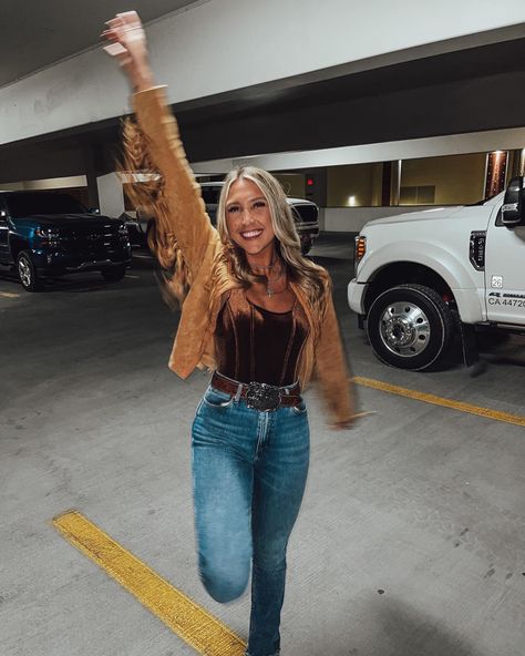 Western Outfits For Concert Women, Outside Country Concert Outfit Fall, South Western Outfits, Bodysuit Western Outfit, Outfit Ideas For Country Concert Fall, Going Out Outfits Western, Bling Rodeo Outfit, Call Western Outfits, Western Outfits Women Date Night