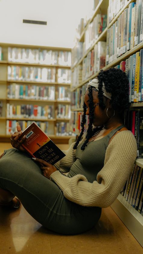 Embrace the beauty of black literature and the book world by diving into the incredibly talented realm of black bookstagrammers. These 5 influencers will not only enhance your literary journey but inspire you to express your own passion for reading and writing. #BookLoversUnite #BooksofColor #BookstagramBlack #BlackOwnedBooks #PinYourBooks Black Academia, Femininity Aesthetic, Beautiful Photoshoot Ideas, Library Aesthetic, Reading Aesthetic, Black Photography, Black Femininity, Photo Beautiful, Woman Reading