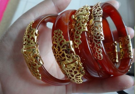 Red jade bracelet plated Red Jade Jewelry, Jade Bracelet Bangles Chinese, Jade Accessories, Red Jade Bracelet, Indigo Saree, Jade Design, Vietnamese Wedding, Japanese Jewelry, Wedding Necklace Set