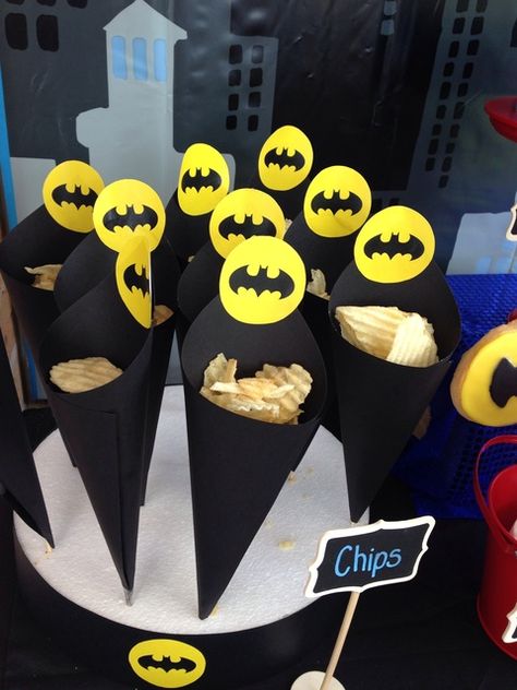 Superhero Birthday Party Ideas | Photo 1 of 42 | Catch My Party Batman Decorations, Superhero Party Food, Superhero Birthday Party Ideas, Batman Themed Birthday Party, Marvel Party, Batman Theme, Fest Temaer, Avenger Birthday Party, Batman Birthday Party