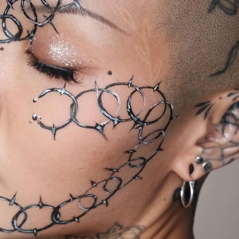 Face Art Makeup, Avant Garde Makeup, Graphic Liner, Editorial Makeup, Simple Makeup, Face Art, Chain Link, Art Tattoo, Beauty Makeup