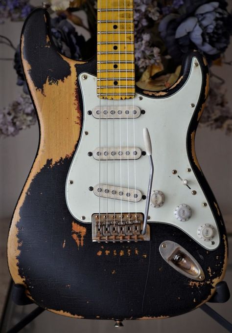 Fender Custom Stratocaster Relic Fralin Vintage Hot #stratocaster #fender #guitar #guitarist #guitarplayer #guitars #electricguitar #fenderstrat #guitarsdaily #fenderguitars #guitarplayers #guitaristsofinstagram #straturday #geartalk How To Relic Guitar, Relic Guitar Vintage, Fender Guitars Telecaster, Vintage Fender Stratocaster, Vintage Stratocaster, Fender Relic, Custom Stratocaster, Fender Custom Shop Stratocaster, Relic Stratocaster