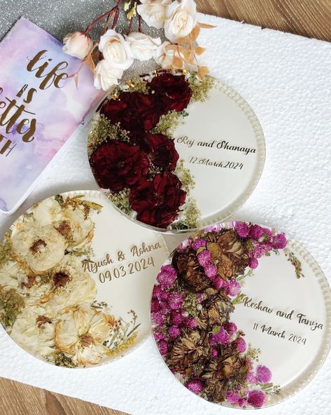 Preserve Wedding Flowers In Resin, Flower Preserved In Resin, Resin Flower Preservation Ideas, Resin Art Design, Varmala Preservation Ideas, Floral Resin Art, Wedding Resin Art, How To Preserve Flowers In Resin, Resin Products Ideas