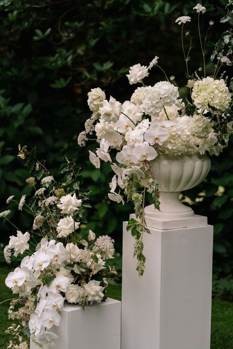 White Neutral Wedding Palette, French Farmhouse Wedding Decor, Unstructured Floral Arrangements Wedding, White Bouquets Wedding, Whimsical White Wedding Flowers, Backdrop Floral Arrangements, Elegant White Wedding Flowers, Wedding Floral Pillars, Wedding Ceremony Pillars