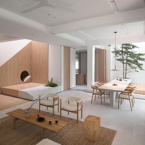 Japandi House Interior Design, Japandi Courtyard, White Theme Living Room, White Themed House, White Green Interior, Minimalist House Design Interior, Zen Design Interior, Japan Interior Design Modern, Minimal House Interior