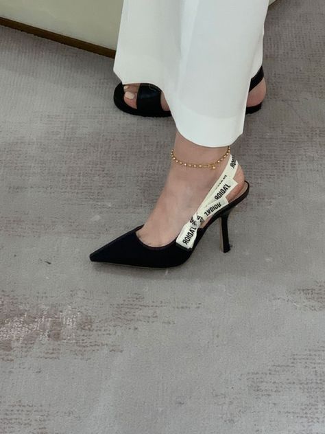 Slingback Heels Outfit, Dior Slingback, Heels Dior, Elegant Shoes Heels, Black Slingback Heels, Fashion Shoes Heels, Cute Shoes Heels, Shoes Heels Classy, Classy Shoes