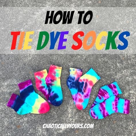 Sock Tie Dye Techniques, Sharpie Tie Dye Socks, Tie Dye Socks Pattern, How To Tie Dye Socks, Diy Tie Dye Vans, Diy Tie Dye Socks, Tie Dye Folding Techniques, Sharpie Tie Dye, Blue Tye Dye