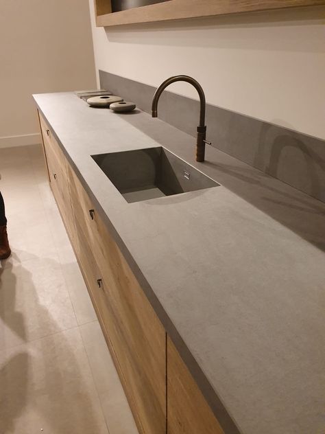 Concrete Look Benchtop, White Cabinet Concrete Countertop, Concrete Quartz Countertops Kitchen, Micro Cement Kitchen Island, Micro Cement Countertop, Microcement Kitchen Counter Tops, Light Grey Countertops Kitchen, Kitchen Cement Countertops, Microcement Countertop