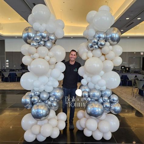 Balloons By Tommy on Instagram: "Say hello to the latest trend in event decor: the 8ft organic balloon column! Perfect for adding that wow factor to any occasion, this towering beauty is stealing the spotlight wherever it goes!  #ballooncolumn #balloondecor #organicballoons #trendyballoons #chicagoballoons #balloonschicago #chicagoeventdecor #chicagoballoondecor #chicagoevents #eventdecor #eventplanning #eventdesign" Event Balloon Decor, Column Balloons Ideas, Organic Balloon Column, Balloon Columns Ideas, Balloon Decorations Graduation, Balloon Table Decorations, Baloon Art, Column Ideas, Trendy Balloons